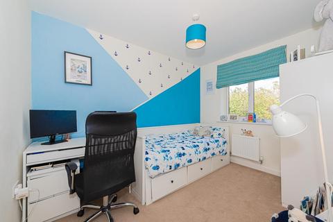 18 Winter Close, Epsom, KT17 1AH