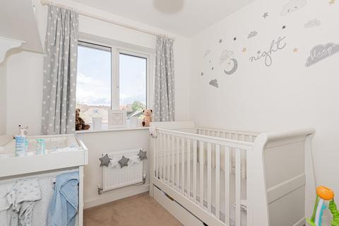 18 Winter Close, Epsom, KT17 1AH