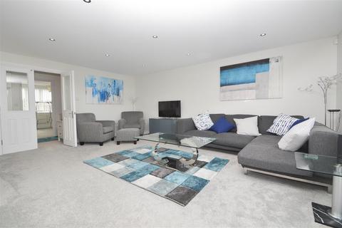 2 bedroom flat for sale - Phoenix Drive, Eastbourne