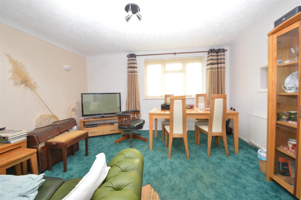 Albert Road, Polegate 2 bed flat £174,950