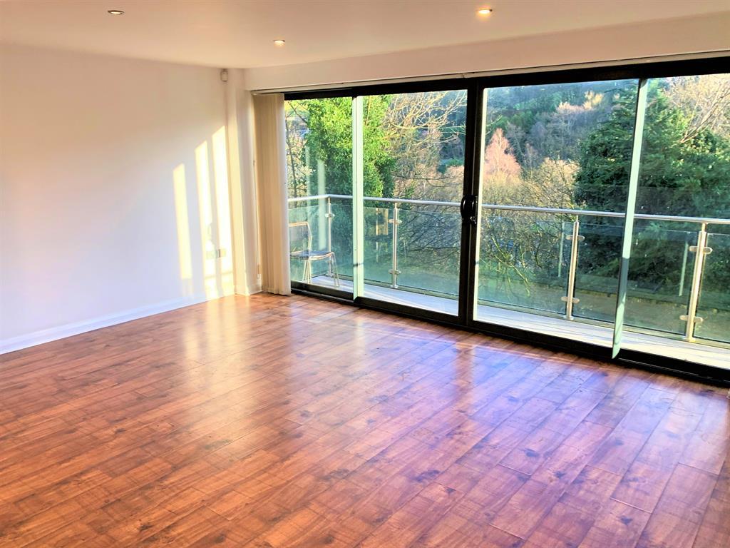 River View, Oldham Road, Ripponden... 2 bed flat £161,000