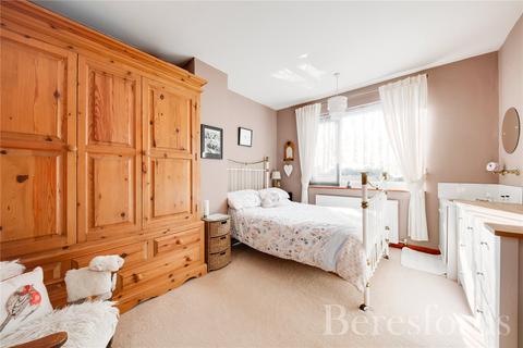 96 Shepherds Hill, Harold Wood, Romford, RM3 0NJ