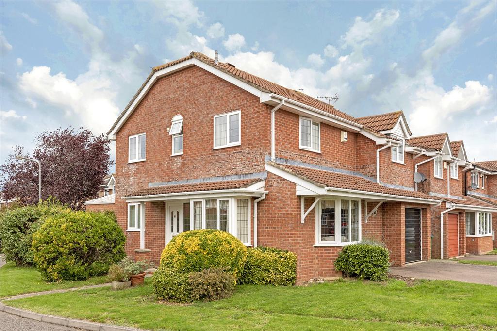 Dean Way, Aston Clinton, Aylesbury, HP22 4 bed detached house £550,000