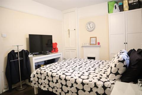 28 Beavers Lane, Hounslow, TW4 6EN