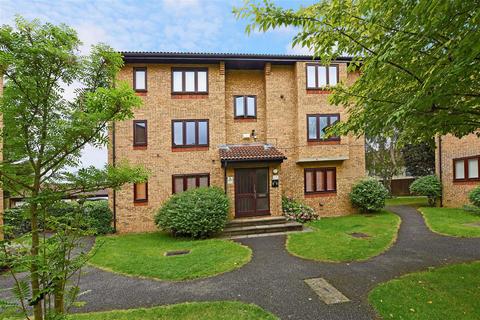 16 Gresham Way, London, SW19 8ED