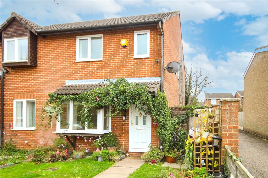 St Andrews Walk, Slip End, Luton 3 bed semidetached house £325,000
