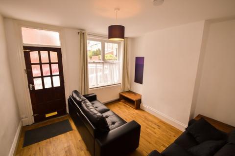 3 bedroom terraced house to rent - 27 Bruce Road