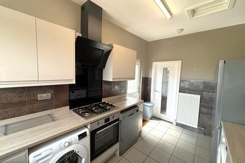 5 bedroom house share to rent, 61 Cowlishaw Road, Ecclesall