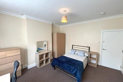 5 bedroom house share to rent, 61 Cowlishaw Road, Ecclesall