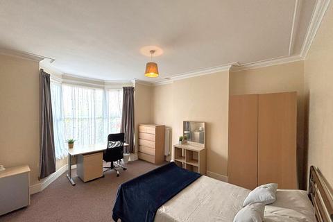 5 bedroom house share to rent, 61 Cowlishaw Road, Ecclesall