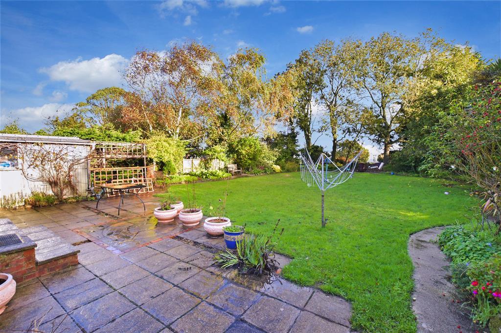 Nodes Road, Cowes, Isle of Wight 3 bed detached bungalow £390,000