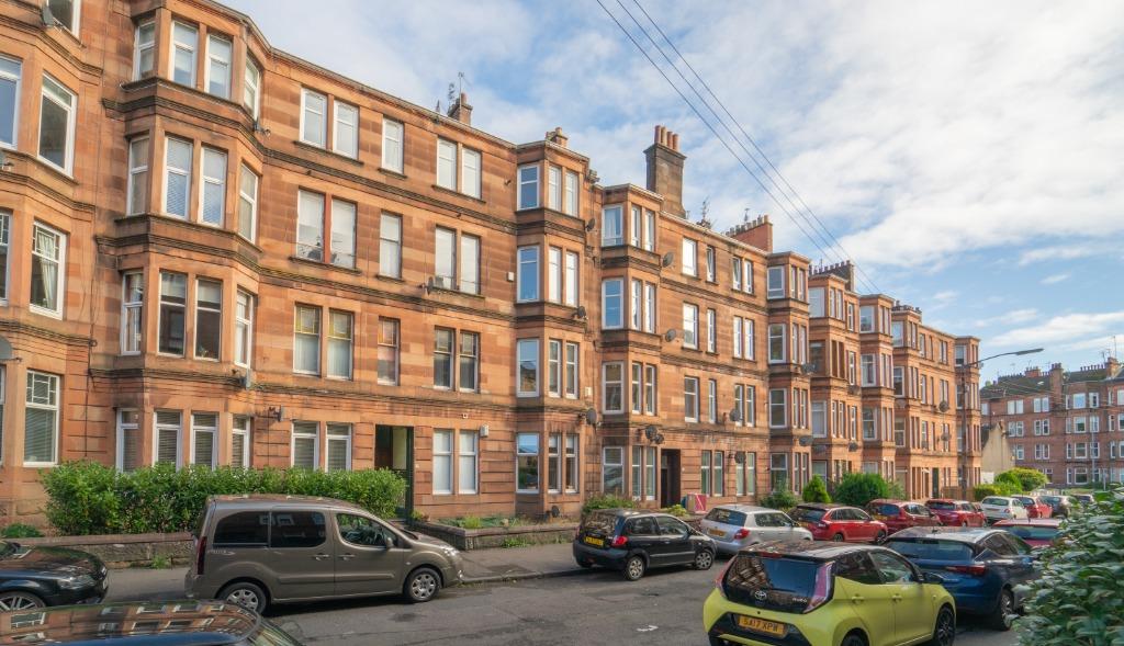 Strathyre Street, Flat 3/2, Shawlands, Glasgow, G41 3LL 1 bed flat £