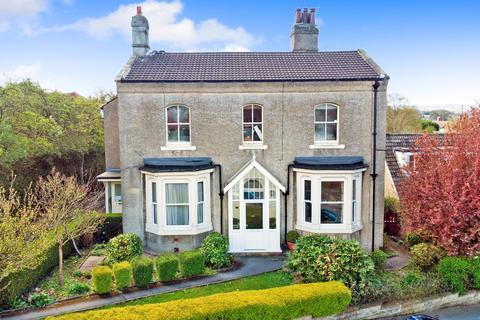 Flat 2, 1 Bank View, Leeds, LS7 2EX