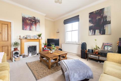 Flat 2, 1 Bank View, Leeds, LS7 2EX