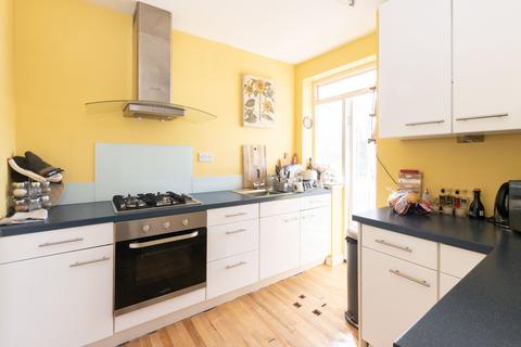 Flat 2, 1 Bank View, Leeds, LS7 2EX