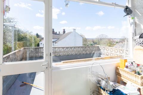 Flat 2, 1 Bank View, Leeds, LS7 2EX