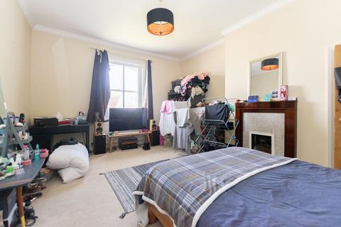 Flat 2, 1 Bank View, Leeds, LS7 2EX