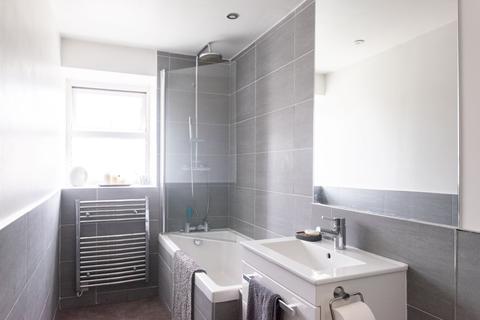 Flat 6, Claire Court Monk Bridge Road, Leeds, LS6 4DX