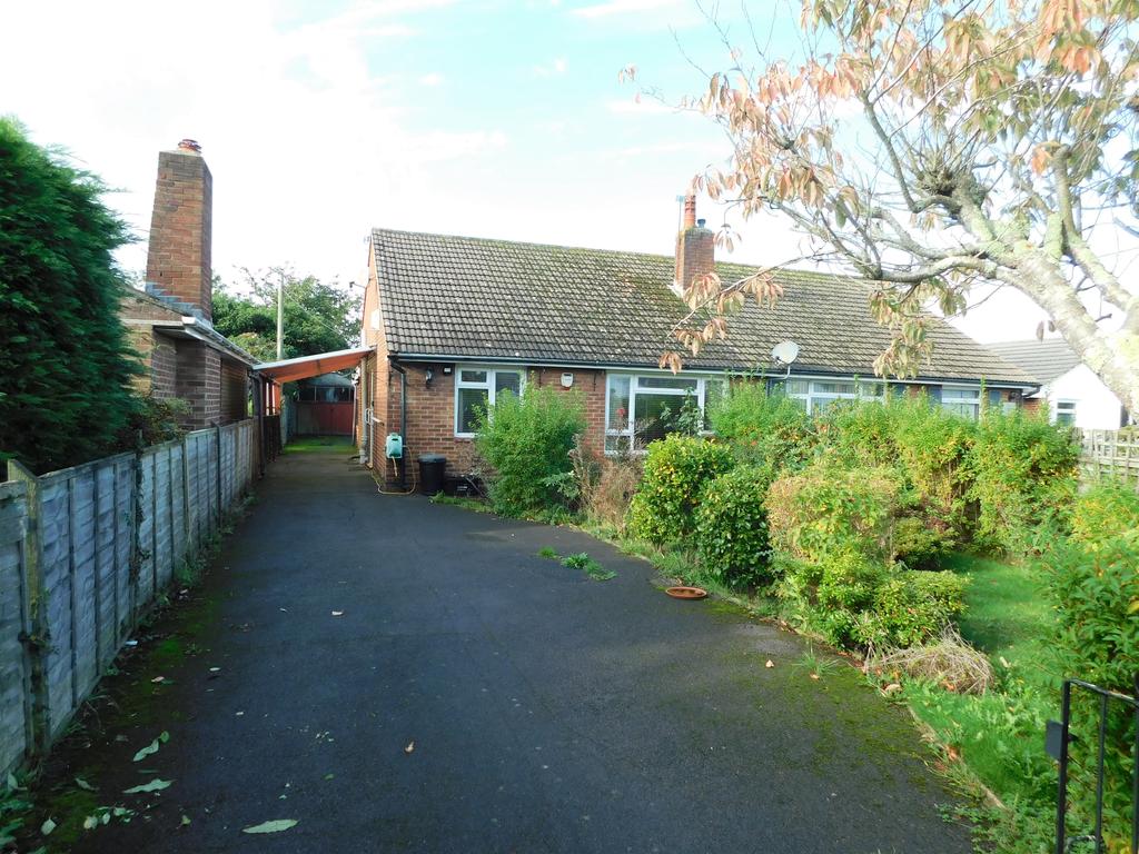 Westbourne Avenue, Holbury SO45 2 bed semidetached bungalow £279,950