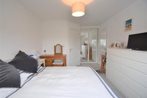 3 bedroom semi-detached house to rent, Gerbera Way, Cullompton, EX15