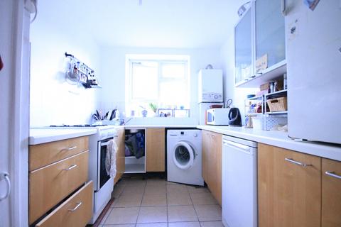 1 bedroom in a flat share to rent - FEMALES ONLY FLAT SHARE - ROOM IN 3 BED FLAT Lister Court, Yoakley Road, Stoke Newington, N16