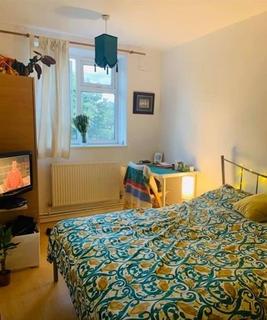1 bedroom in a flat share to rent - FEMALES ONLY FLAT SHARE - ROOM IN 3 BED FLAT Lister Court, Yoakley Road, Stoke Newington, N16