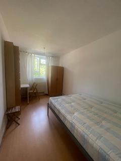 1 bedroom in a flat share to rent, Room in 3 bed Flat, Lister Court, Yoakley Road, Stoke Newington, N16