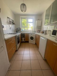 1 bedroom in a flat share to rent, Room in 3 bed Flat, Lister Court, Yoakley Road, Stoke Newington, N16