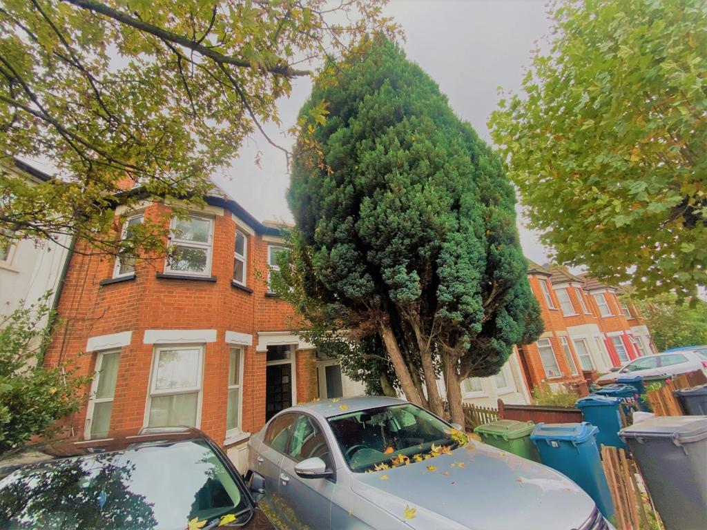 Pinner Road, Harrow, HA1 2 bed ground floor flat £1,250 pcm (£288 pw)