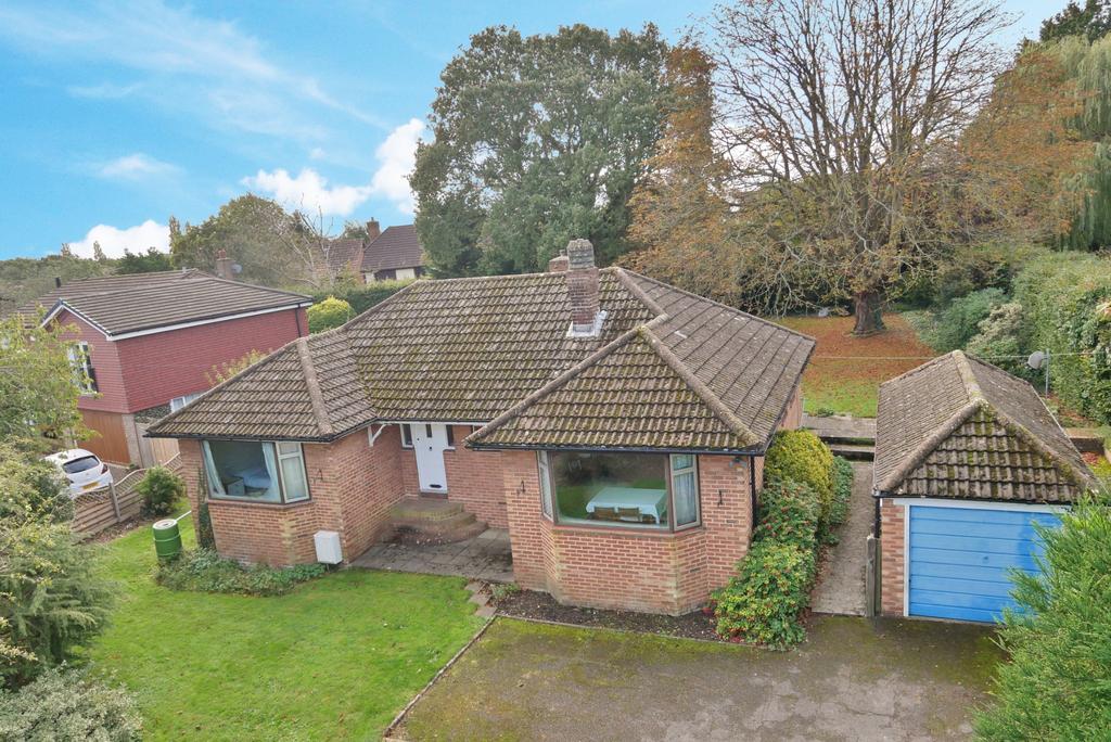 BLACKBROOK HOUSE DRIVE, FAREHAM 3 bed detached bungalow £600,000