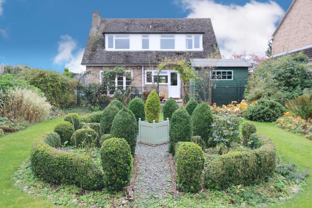 Evesham Street, Alcester, B49 3 bed detached house £450,000
