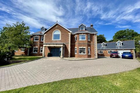 5 bedroom detached house for sale, 3 The Gables, Three Crosses