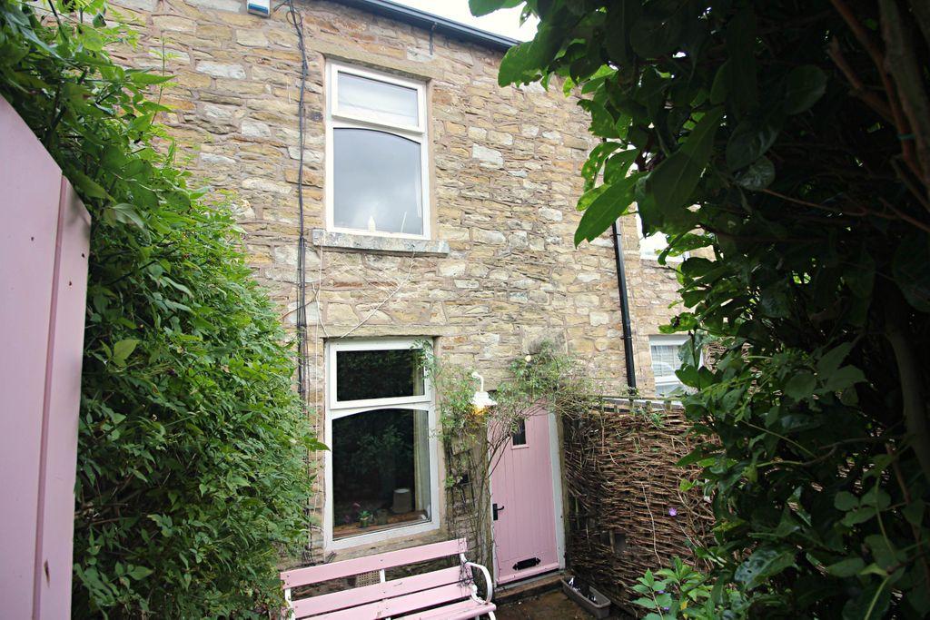 Holcombe Road, Helmshore BB4 4NF 2 Bed Cottage - £170,000