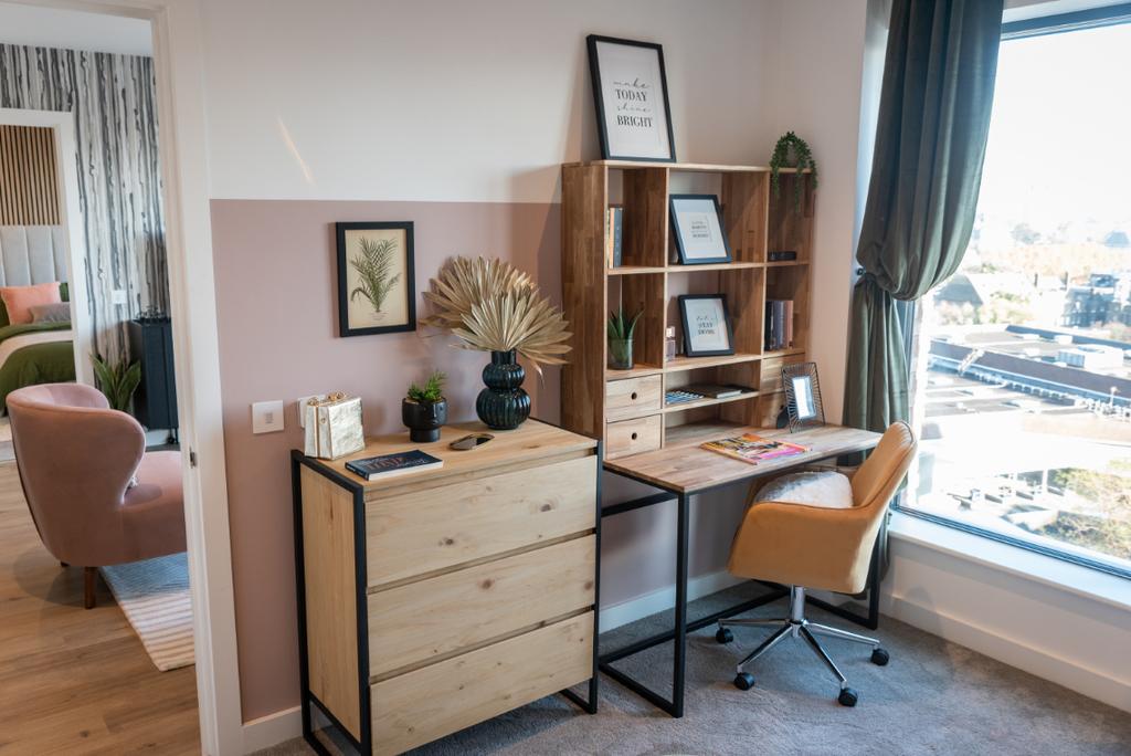Leaside Lock - Desk