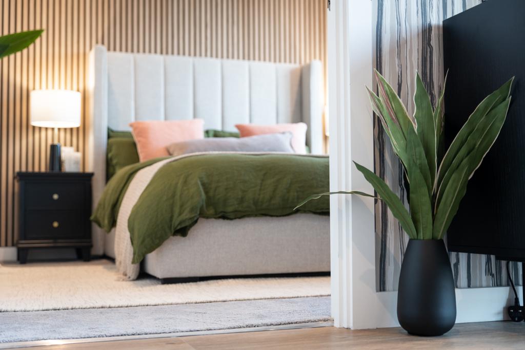 Leaside Lock - Bedroom 6