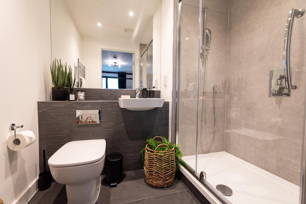 Leaside Lock - Bathroom 3