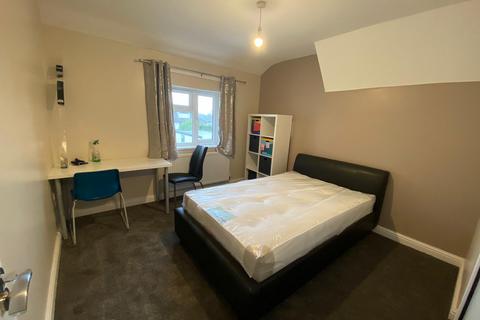 6 bedroom semi-detached house to rent, Newport View, Leeds LS6