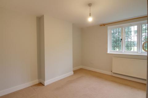 3 bedroom cottage to rent, Elm Road