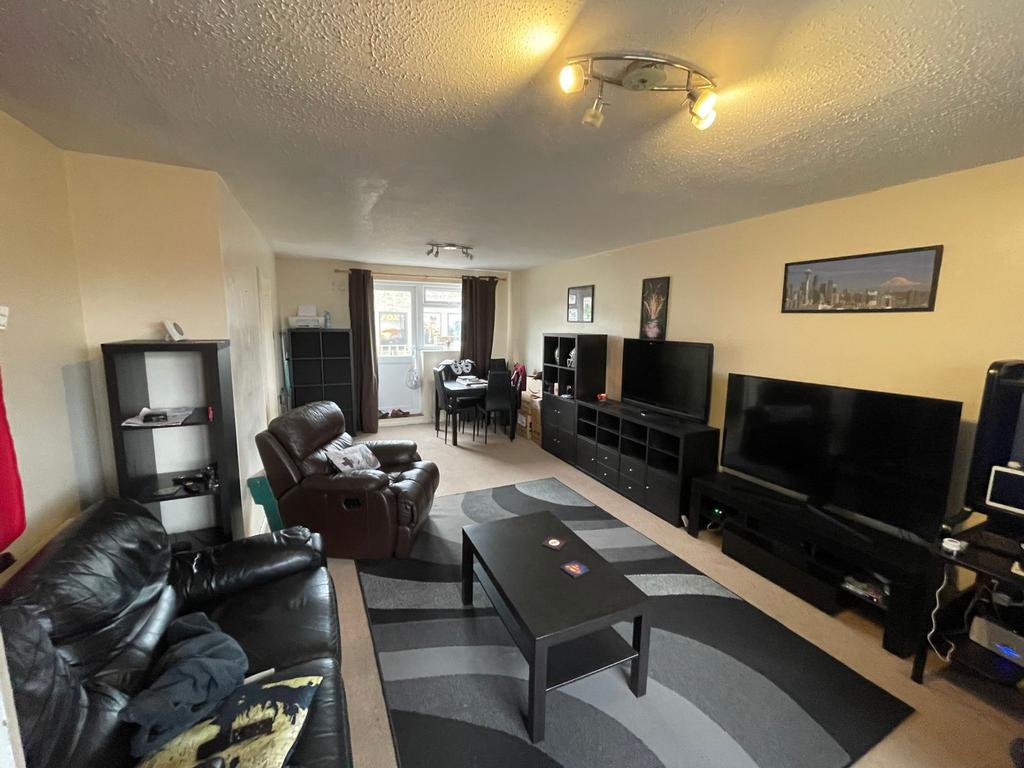 Forest Hill, Yeovil BA20 3 bed £750 pcm (£173 pw)