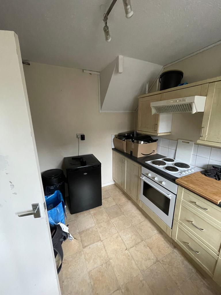 Forest Hill, Yeovil BA20 3 bed £750 pcm (£173 pw)
