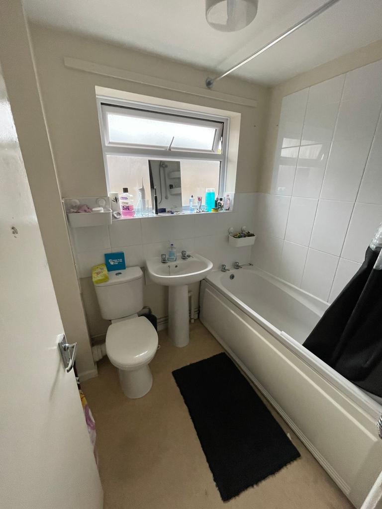 Forest Hill, Yeovil BA20 3 bed £750 pcm (£173 pw)