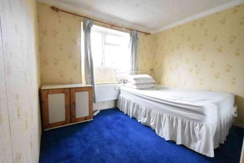 33 Fruen Road, Feltham, TW14 9NT