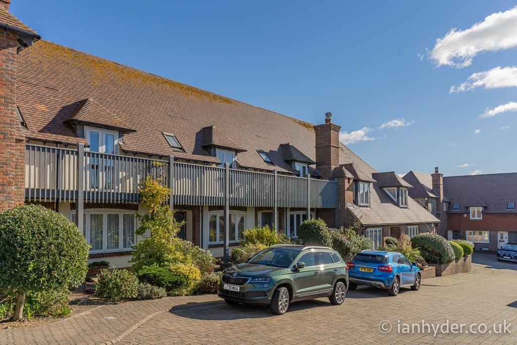 Burnes Vale, Rottingdean, Brighton BN2 2 bed terraced house £520,000