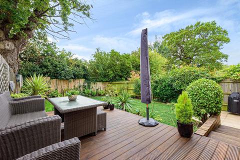 38 Halcyon Close, Oxshott, Leatherhead, KT22 0HA
