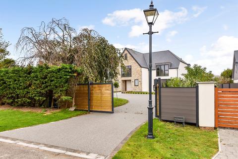 Little Tangley Middle Way, Kingston Gorse, Littlehampton, BN16 1SB