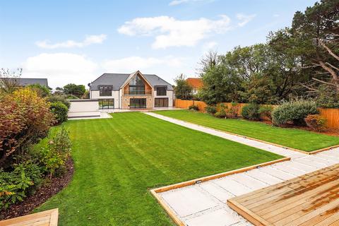 Little Tangley Middle Way, Kingston Gorse, Littlehampton, BN16 1SB