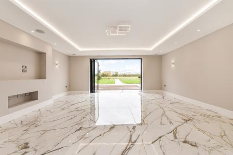 Little Tangley Middle Way, Kingston Gorse, Littlehampton, BN16 1SB