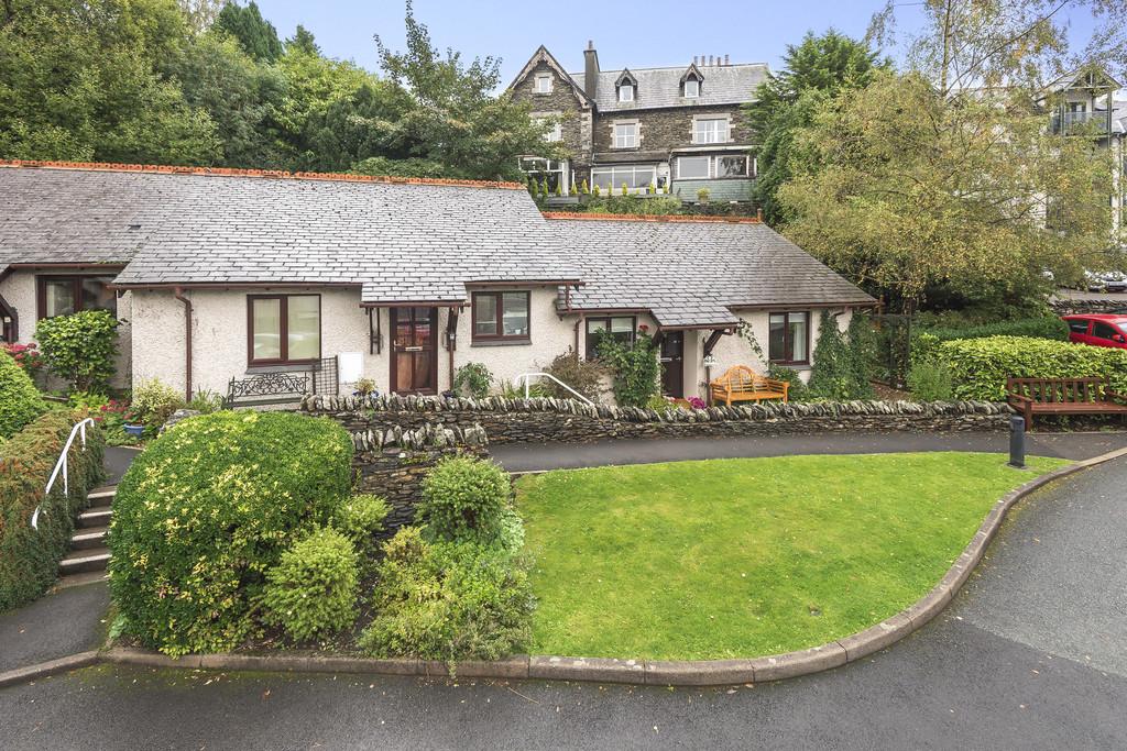 19 Elleray Gardens, Windermere, LA23 1JE 2 bed terraced bungalow £185,000