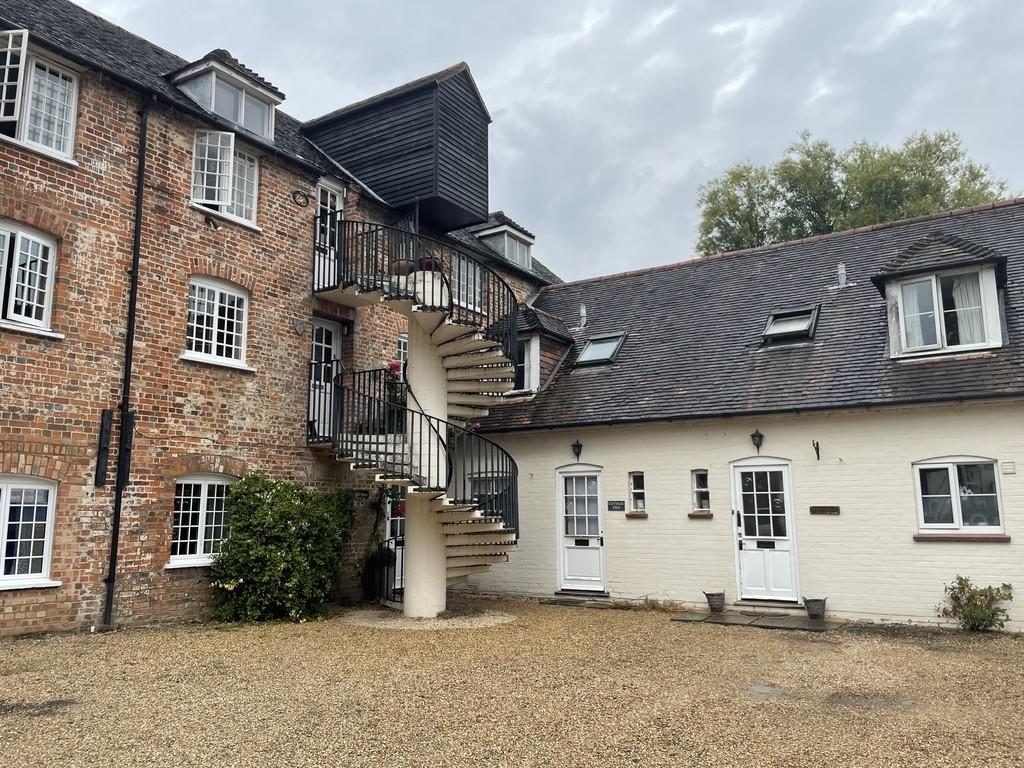 Flat 3, Kintbury Mill 2 bed flat £860 pcm (£198 pw)