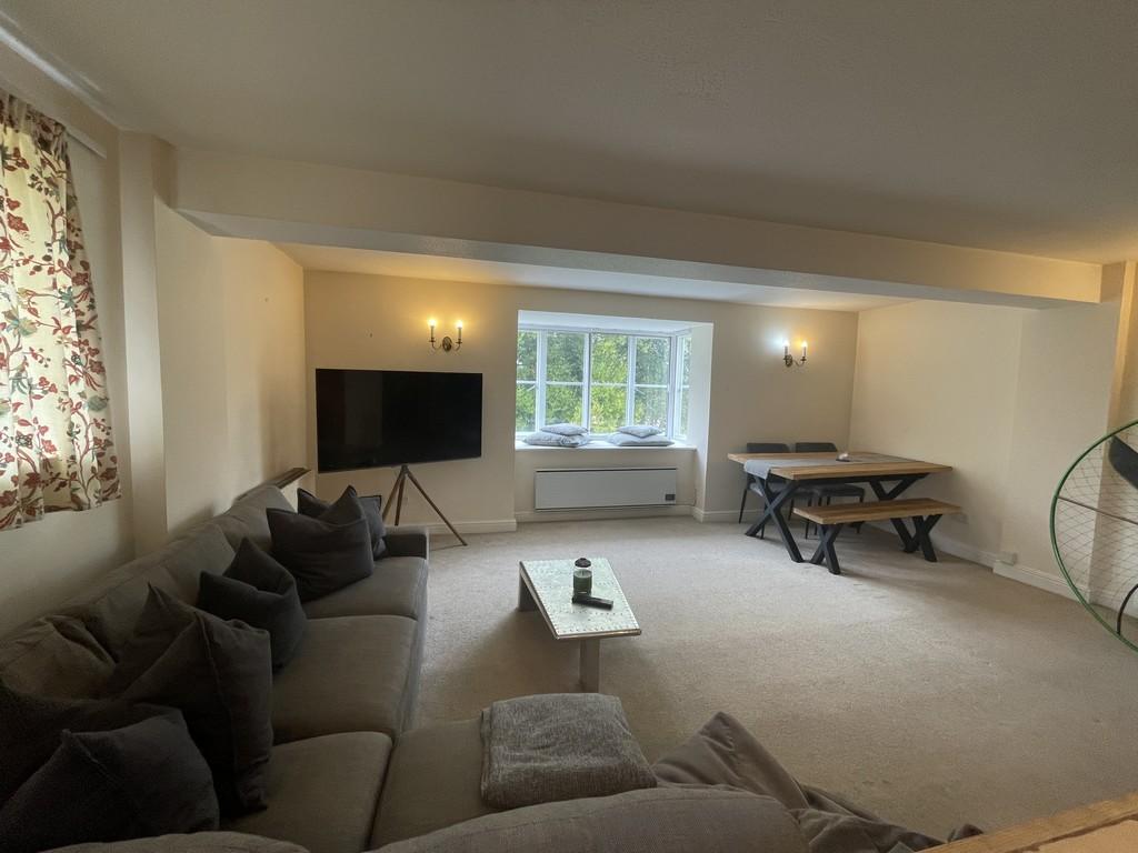Flat 3, Kintbury Mill 2 bed flat £860 pcm (£198 pw)